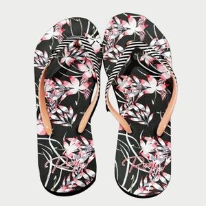 Roxy Pink & Black Floral Flip Flops Woman’s Size 9/10